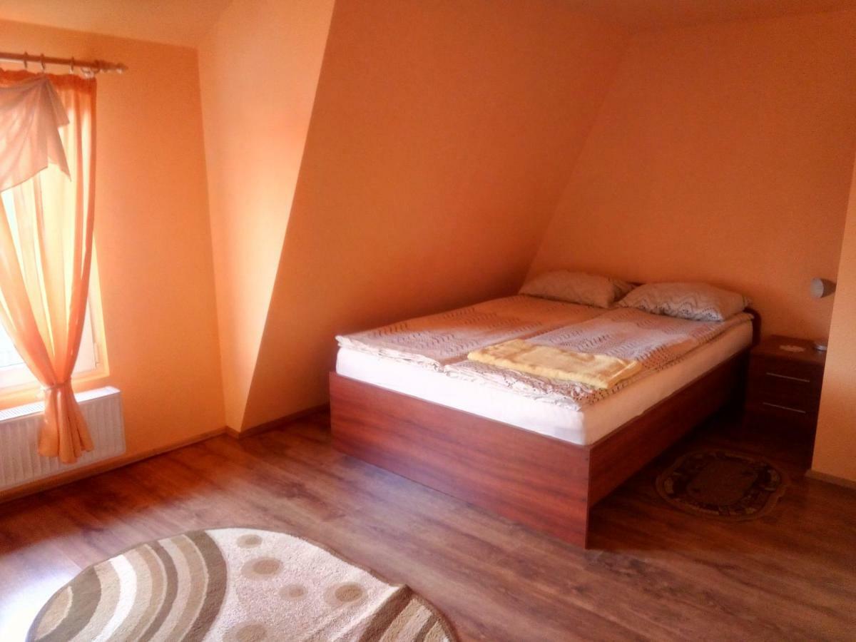 Timi Kulcsoshaz Hotell Lăzarea Eksteriør bilde